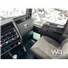 Image 10 : 2013 KENWORTH T800 TRI DRIVE SLEEPER TRUCK TRACTOR