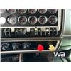 Image 18 : 2013 KENWORTH T800 TRI DRIVE SLEEPER TRUCK TRACTOR