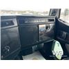 Image 10 : 2015 WESTERN STAR 4900SB TRI DRIVE TRUCK TRACTOR