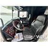 Image 8 : 2015 WESTERN STAR 4900SB TRI DRIVE TRUCK TRACTOR
