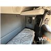 Image 29 : 2023 KENWORTH T880 T/A SLEEPER TRUCK TRACTOR