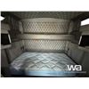 Image 23 : 2022 KENWORTH W900L T/A SLEEPER TRUCK TRACTOR