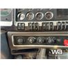 Image 17 : PS - 2013 KENWORTH T800 TRI DRIVE DUMP TRUCK