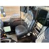 Image 8 : PS - 2013 KENWORTH T800 TRI DRIVE DUMP TRUCK