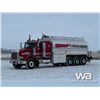 Image 1 : 2007 PETERBILT 389 TRI DRIVE FUEL & LUBE TRUCK