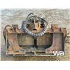 Image 5 : 60 IN. SKID STEER HYD. MAT GRAPPLE FORKS
