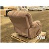 Image 3 : ULTRA PLUSH RECLINER CHAIR