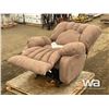 Image 7 : ULTRA PLUSH RECLINER CHAIR