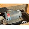 Image 13 : WOOD JOINTER W/ WOODEN STAND