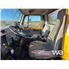 Image 8 : 1996 INTERNATIONAL 4900 S/A SANDER DUMP TRUCK