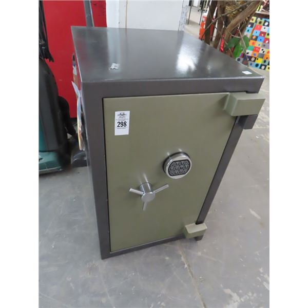 Approx.   18  X  20  X  24  Safe w/Combo