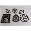 Image 2 : (6) Vintage Trivets
