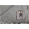 Image 3 : Baycrest Wool Blanket Made in Canada - 64" x 74"
