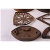 Image 3 : (5) Antique Sat Irons, Handle & (2) Trivets