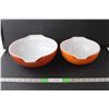 Image 3 : (2) Pyrex Autumn Harvest Pattern Nesting Bowls, Orange & Rust Colored- 13", 10.75"
