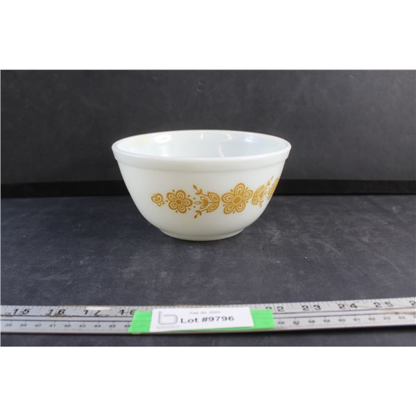 Pyrex Butterfly and Flower 7'' Bowl