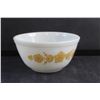 Image 2 : Pyrex Butterfly and Flower 7'' Bowl