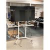Image 1 : SMART TV 55" HISNENSE 55A6KV SUR SUPPORT ROULANT