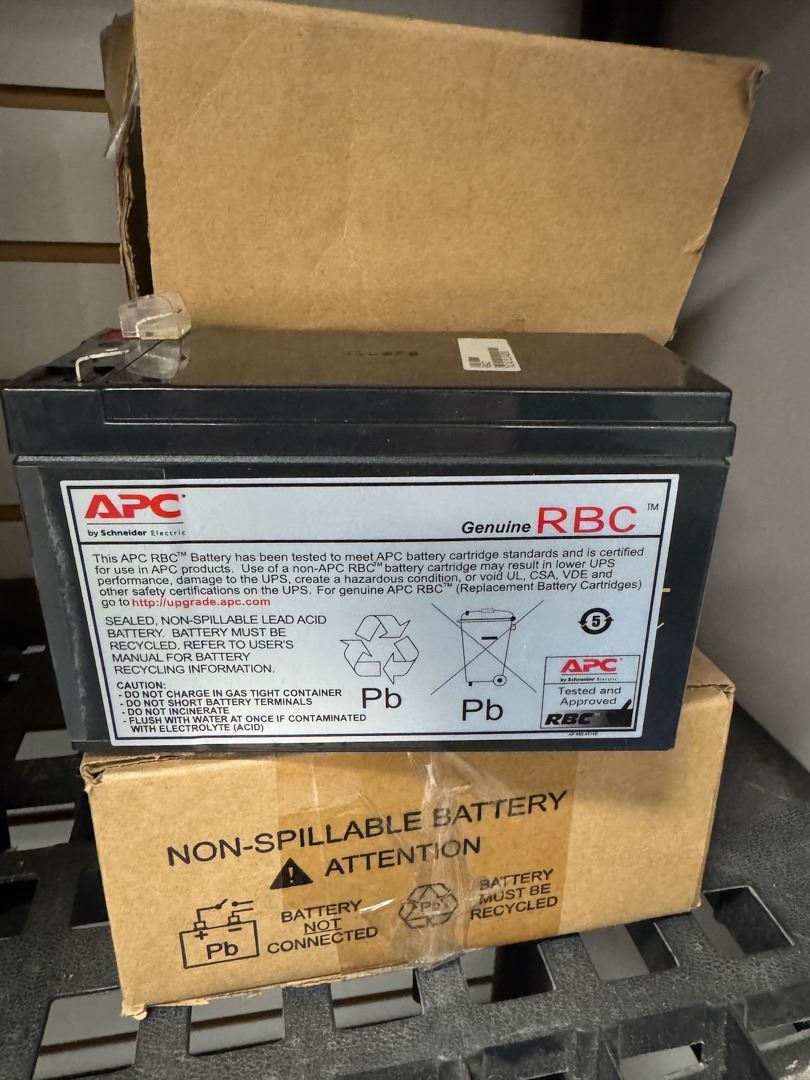 Batteria di ricambio per APC Back-UPS RBC18 ordina su Batteria di ricambio per APC Back-UPS RBC18 ordina su