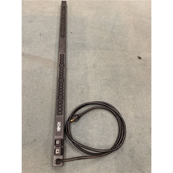 POWERBAR POUR SERVEUR / MINING TRIPPLIGHT 240v 24a 30-PORTES