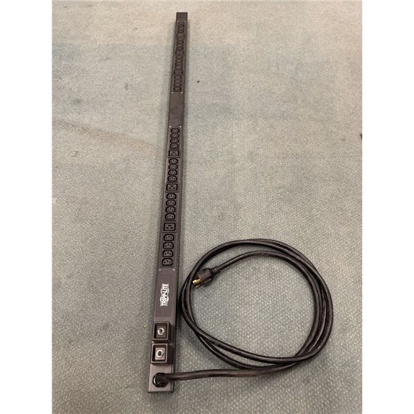 POWERBAR POUR SERVEUR / MINING TRIPPLIGHT 240v 24a 30-PORTES