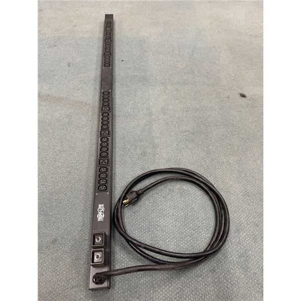 POWERBAR POUR SERVEUR / MINING TRIPPLIGHT 240v 24a 30-PORTES