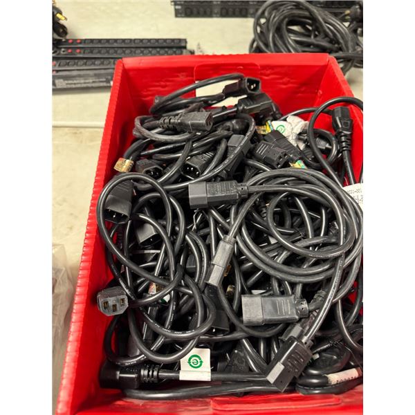 LOT: PALLETTE DES CABLES ATX M/F