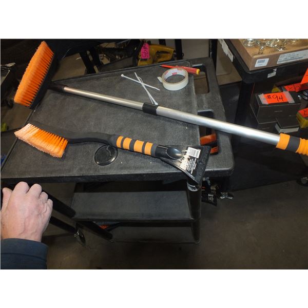 1 Telescopic Snowbrush & 1 2ft Snowbrush