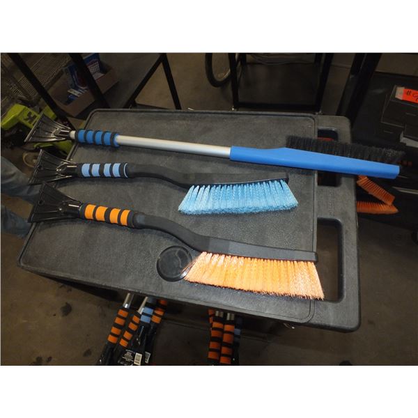 3 Snowbrushes