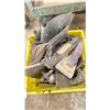 Image 2 : GROUP OF TILE & CONCRETE TROWELS