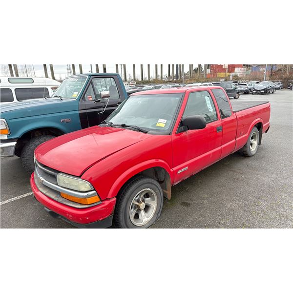 2003 CHEVROLET S10, 2DR PU, RED, VIN 1GCCS19X138204552
