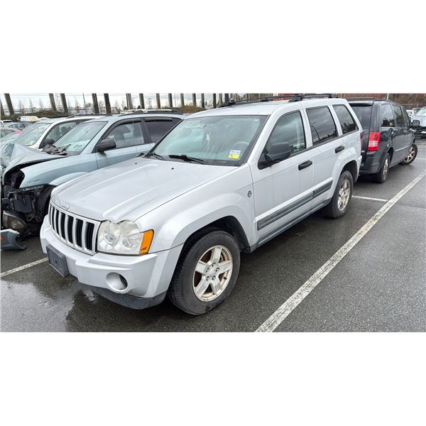 2006 JEEP GRAND CHEROKEE LAREDO, 4DR SUV, SILVER, VIN 1J4HR48N76C304461