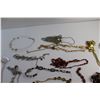 Image 2 : Costume Jewelry - 20 Necklaces