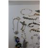 Image 3 : Costume Jewelry - 20 Necklaces