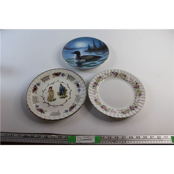 (3) 10'' Decorative Ceramic Dining Plates