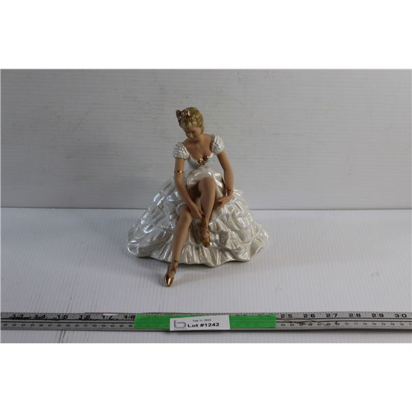 Porcelain Wedding Figurine
