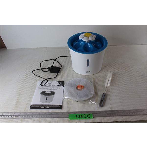 Catit Flower Flower Fountain w/ Accessories- Powers On