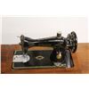 Image 3 : *Vintage Singer Sewing Machine 46'' x 41'' x 16''