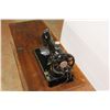 Image 5 : *Vintage Singer Sewing Machine 46'' x 41'' x 16''