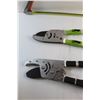 Image 4 : (2) Branch Cutters and 33'' Branch Cutting Saw