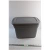 Image 1 : Sterlite Plastic Tote with Lid 20'' x 13'' x 14''