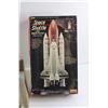 Image 2 : Vintage 1/200 Scale Space Shuttle Plastic Model Construction Kit