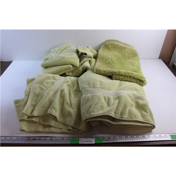 (7) Lime Bathroom Towels and Floor Mat
