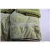 Image 5 : (7) Lime Bathroom Towels and Floor Mat
