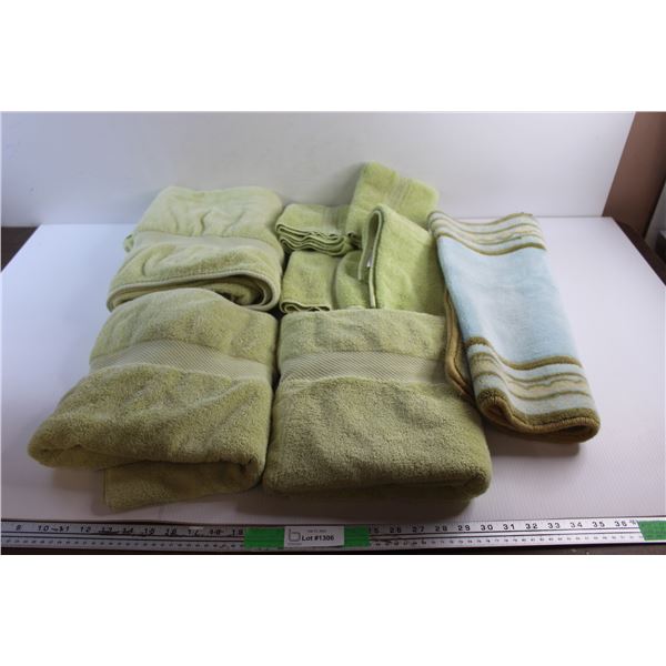 (7) Lime Bathroom Towels and Floor Mat