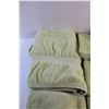 Image 3 : (7) Lime Bathroom Towels and Floor Mat