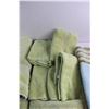 Image 4 : (7) Lime Bathroom Towels and Floor Mat