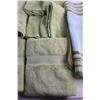 Image 5 : (7) Lime Bathroom Towels and Floor Mat