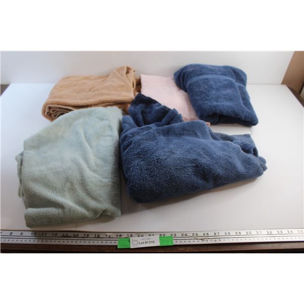 (6) Bathroom Towels