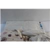 Image 4 : (3) Bed Sheets
